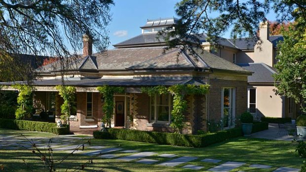 The Kooyongkoot Road home is believed to have gone to an overseas buyer.