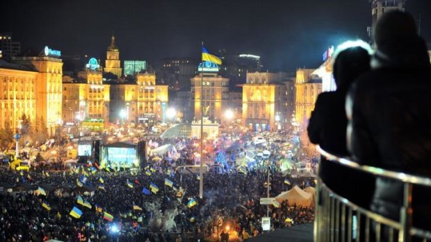 Hundreds of thousands of demonstrators protesting in Kiev.