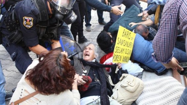 Police  delayed: Protesters at a rally in Ankara, opposing the lack of government action in Kobane. 