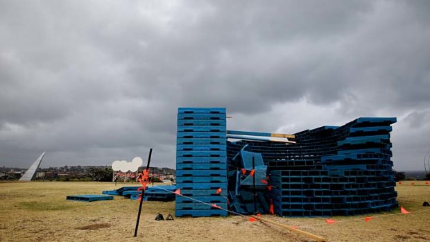 Strong winds in Bondi: Massive crash for a Sculptures by the Sea installation.