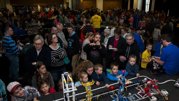 Crowds on the Saturday morning of the 2015 Brick Expo.