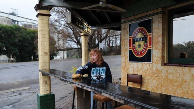 ''Out of pocket'' ... Kerry Murphy, owner of the Wallendbeen Hotel, was prepared for hundreds of convoy participants to stop at the town's pub for a break on the way to Canberra. Only a fraction came.