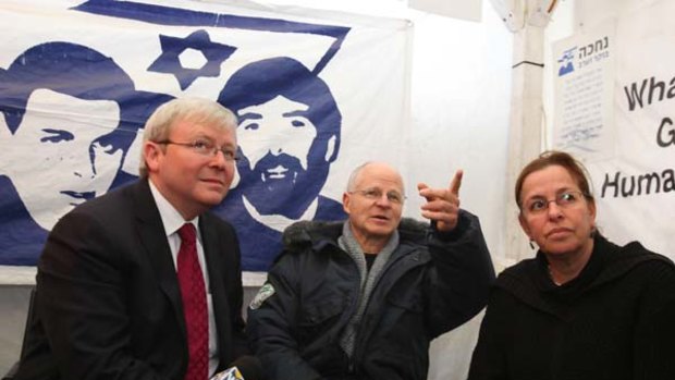 Solidarity ... Kevin Rudd with Aviva and Noam Shalit, whose son was captured by Hamas in 2006.