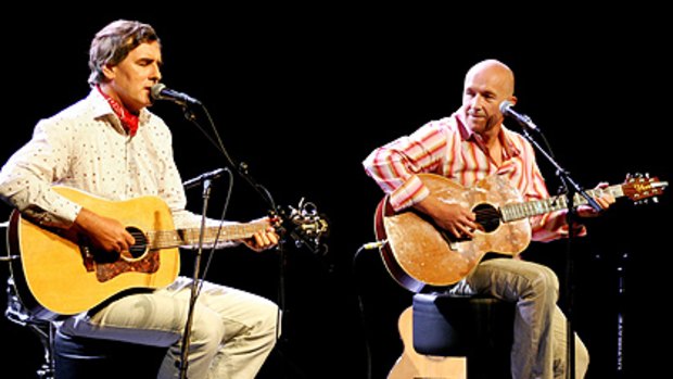 Go Between Bridge ... Robert Forster and the late Grant McLennan perform.