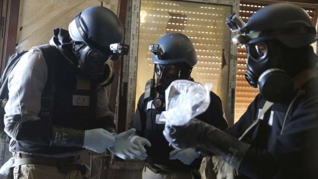 UN chemical weapons experts with samples in Damascus.