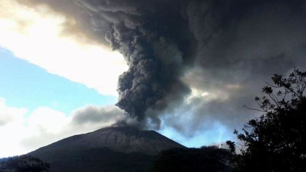 View of the volcano and its billow of ashes and smoke 140 km east of San Salvador.
