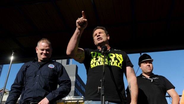 CFMEU Victorian secretary John Setka has threatened to expose ABCC inspectors where they live in what the government has called a "disgraceful" act of intimidation.