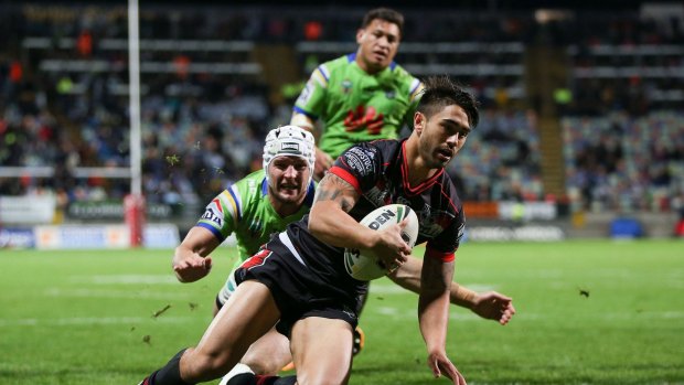 Shaun Johnson scores against the Raiders on Saturday night.