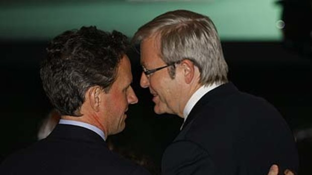 Kevin Rudd has a word with Timothy Geithner during his visit.