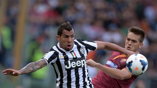 AS Roma's defender Rafael Toloi (R) vies with Juventus' Argentinian foward Carlos Tevez.