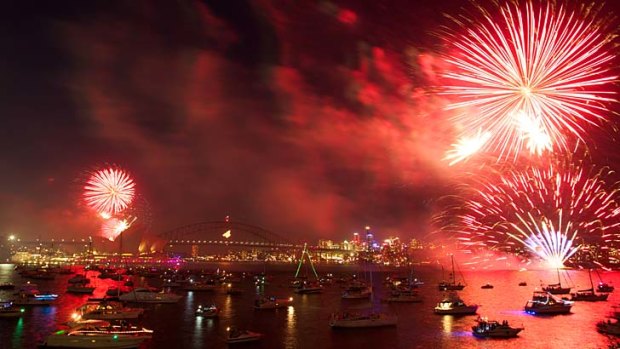 The popular 9pm NYE fireworks ... the view from Mrs Macquarie's Chair.