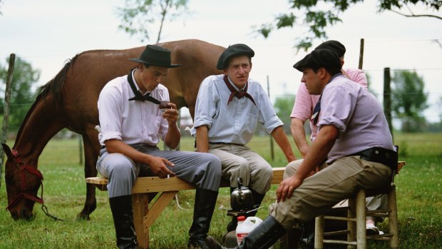 Gauchos take time out for a cuppa.