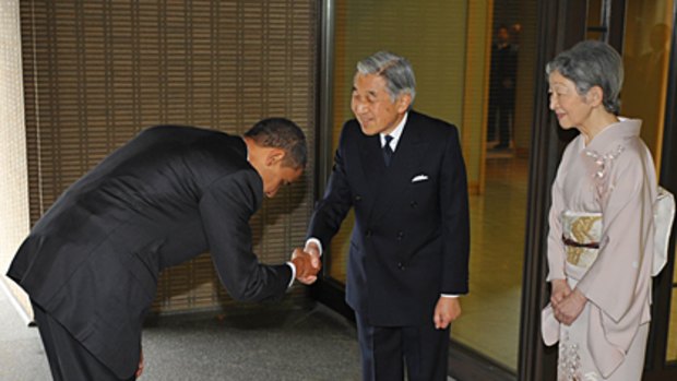 Disgrace? US President Barack Obama bows to Japanese Emerpor Akihito and Empress Michiko.