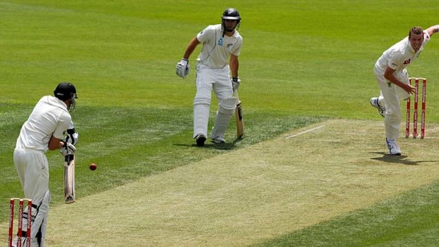 Speed trap &#8230; Peter Siddle gets stuck into New Zealand tailender Tim Southee on his way to claiming 3-42 at Bellerive Oval yesterday.