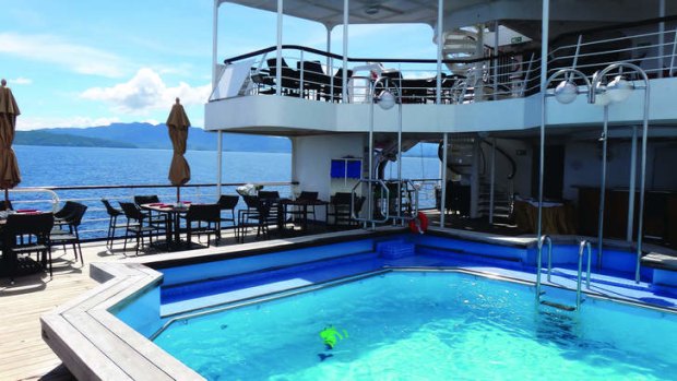 Discover the Silver Discoverer's pool.