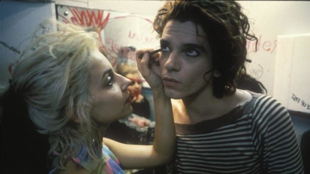 Saskia Post and Michael Hutchence in <i>Dogs in Space</i>.