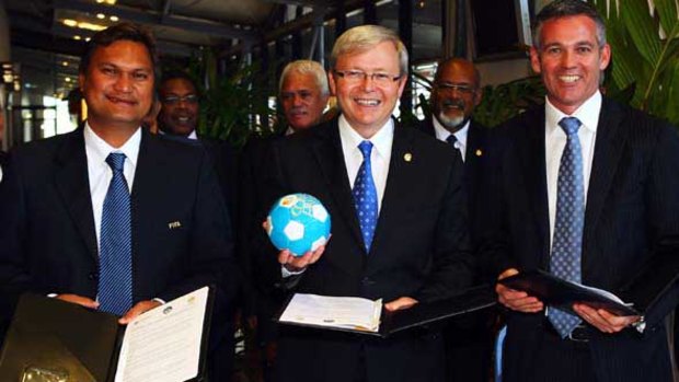 Reynald Temarii (left) with then Australian prime minister Kevin Rudd and Football Federation Australia CEO Ben Buckley last year.