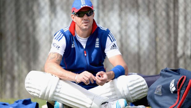 Kevin Pietersen would make a better captain for England than Alastair Cook, according to Shane Warne.