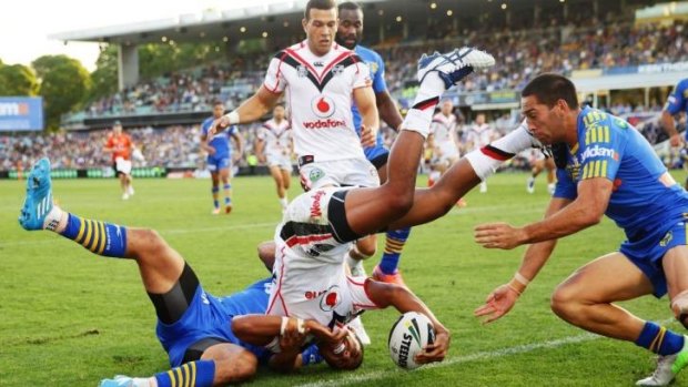 Glen Fisiiahi scores a try against the Eels in round one.