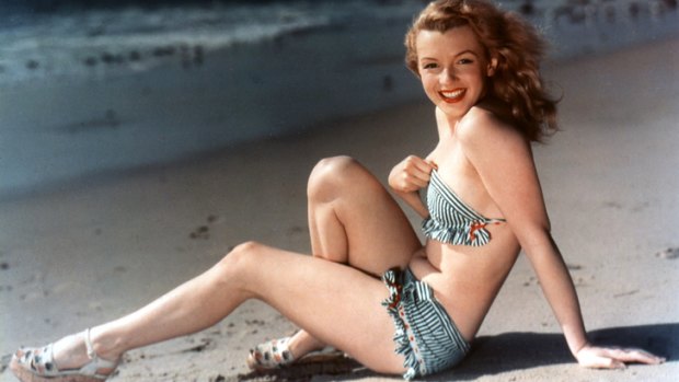 Athletic ... Marilyn Monroe posing on the beach in 1949, photographer unknown.