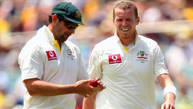 Tough slog ... Ben Hilfenhaus and Peter Siddle on day two of the Second Test match against South Africa.