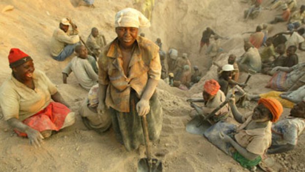 Abuses ... miners digging in Marange in eastern Zimbabwe.