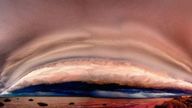 A shelf cloud in the Pilbara.