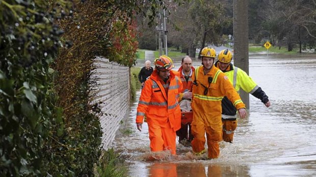 The report praised the professionalism of SES volunteers despite the service's shortcomings.