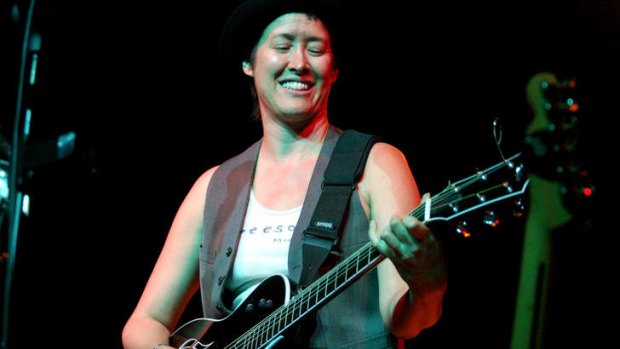 US singer Michelle Shocked has upset fans at  San Francisco concert, with one of them calling her a "total bigot".