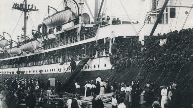 Australian troops aboard a troopship at Station Pier, Melbourne.