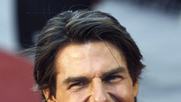 Abdominal anomaly ... shirtless photos of Tom Cruise fuel liposuction speculation.