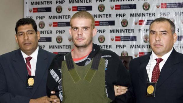 Joran Andreas Petrus van der Sloot (centre), is escorted by Peruvian police as he arrives at the DIRINCRI (Criminal Investigation Direction) office in Lima.