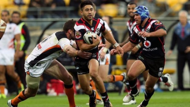 Shaun Johnson takes on the Wests Tigers defence in Wellington.