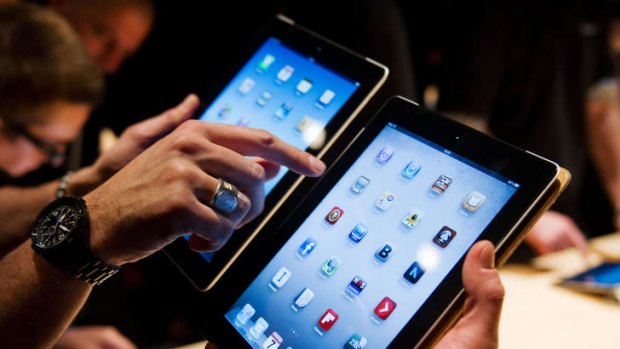 Journalists test "The New iPad"