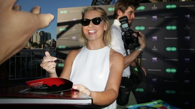 Sarah Michelle Gellar greeting fans in Sydney.