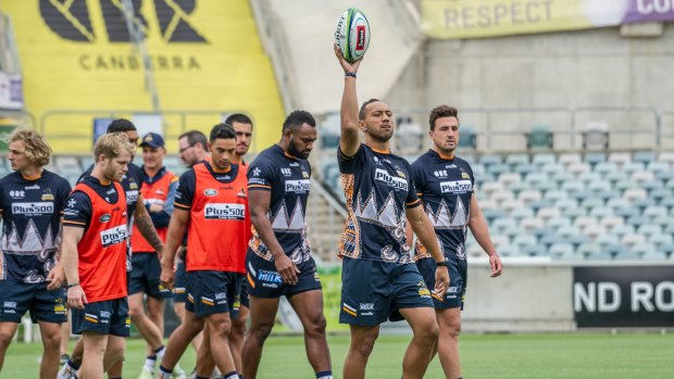 Christian Lealiifano took charge of the team's session at Canberra Stadium on Friday.