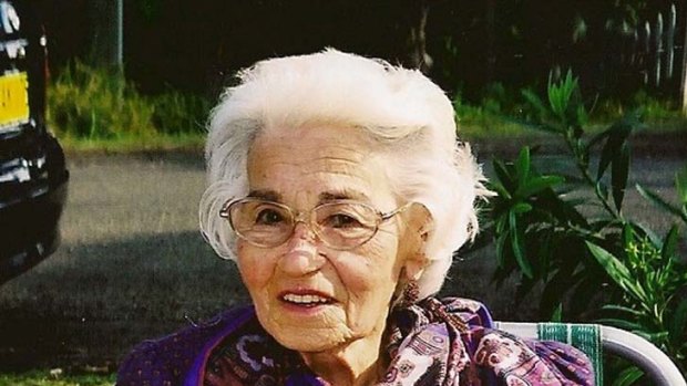 Della Elliott.