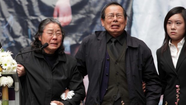 Yang Fei Lin and Feng Qing Zhu at the Lin family funeral  in 2009.