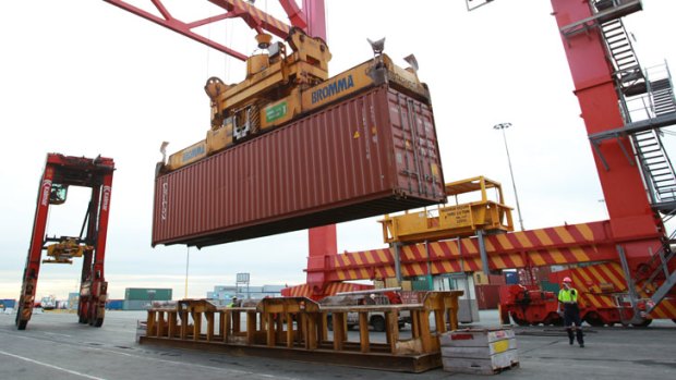Patrick plans to replace straddle cranes at Port Botany with computer-controlled carriers that no longer need human drivers.