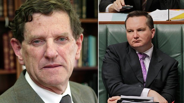 Chief Justice Robert French (left) has ordered that Immigration Minister Chris Bowen and his department be restrained from sending asylum seekers to Malaysia.