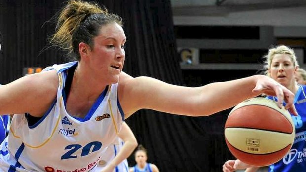 Bendigo's Gabrielle Richards starred with 16 points, 12 boards and three blocks against the Thunder.