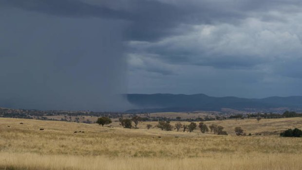 A storm cell begins to move into northern Canberra, bringing heavy rain, lightning, and strong winds.