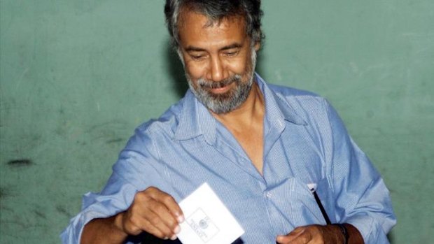 East Timor independence leader Xanana Gusmao votes in the country's first democratic elections on August 30, 2001.