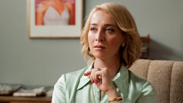 Asher Keddie as Ita Buttrose in <i>Paper Giants</i>.