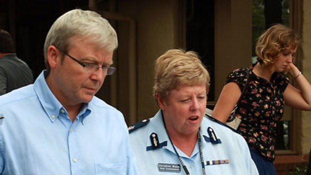 PM Kevin Rudd and former Victoria Police Chief Commissioner Christine Nixon at Eltham after the Black Saturday fires.