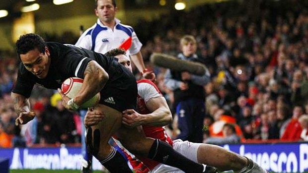 New Zealand's Hosea Gear dives over to score a try despite the tackle of George North.