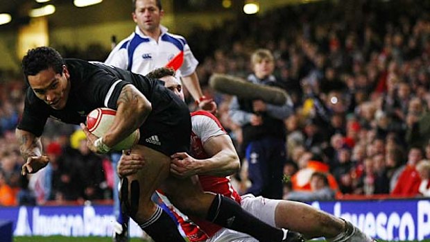 New Zealand's Hosea Gear dives over to score a try despite the tackle of George North.