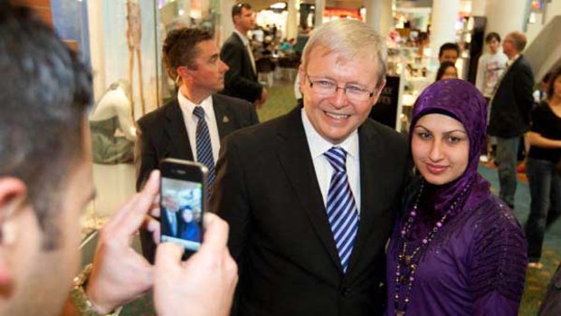 Kevin Rudd was a hit with shoppers at Carindale shopping centre in Brisbane. <i>Picture: Paul Harris</i>