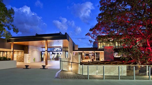 no-shortage-of-beer-at-australia-s-biggest-pub