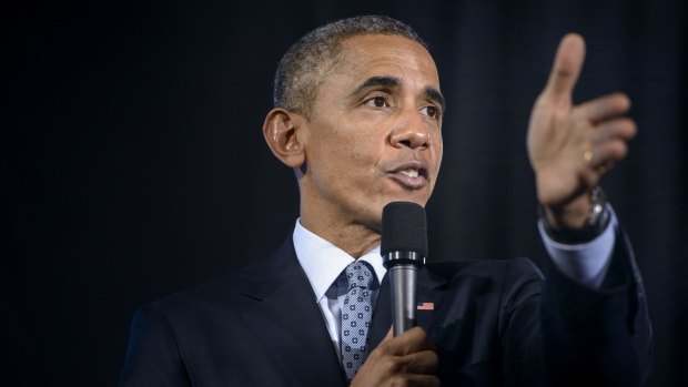 US President Barack Obama says the government must lead the way on emissions cuts.